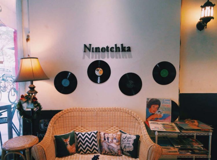 Ninotchka Coffee Parlour & Diner via Ultimagz, Cafe Unik di Jakarta Timur, Cafe Unik di Jakarta Selatan, Cafe Unik di Jakarta Barat, Cafe Unik di Jakarta Pusat, Cafe Unik di Jakarta Utara, Cafe dengan Konsep Unik di Jakarta, Cafe Dekorasi Unik di Jakarta