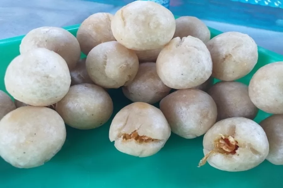 Olos, 1. Kacang Bogares , 2. Pilus Kletuk, 3. Manisan khas Guci, Cerme, 4. Kerupuk Antor , 5. Latopia/Latopnya , 6. Poci Tanah Liat , 7. Kaos Galgil, 8. Mug Tanah Liat, 9. Tahu Aci, 10. Kue Kamir, 11. Keripik Tahu, 12. Gemblong Ocar – Acir, 13. Olos, 14. GuCheez, 15. Kue Tempel, 16. Telur Asin, 17. Teh Khas Tegal, 18. Rempeyek, 19. Dodol Tegal, 20. Martabak Lebaksiu, 21. Glotak, 22. Tahu Pletok