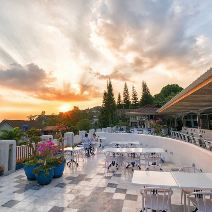 Orofi Café by The Valley, Cafe di Bandung Malam Hari, Tempat Nongkrong di Bandung 24 Jam, Cafe di Bandung yang Murah, Cafe Outdoor di Bandung, Tempat Nongkrong yang Asyik di Bandung, Cafe di Pasteur Bandung, Rekomendasi Tempat Nongkrong di Bandung, Rekomendasi Cafe Hits di Bandung