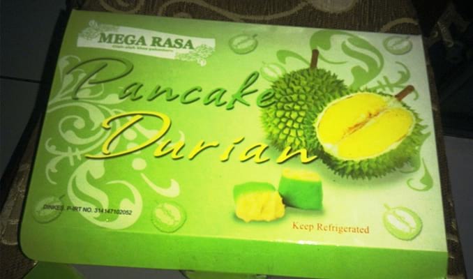 Pancake Durian - Oleh-oleh khas Pekanbaru, 1. Pastel Ikan Patin , 2. Lempuk Durian , 3. Dodol Kedondong , 4. Keripik Nanas, 5. Lopek Legi, 6. Peyek Jangkrik, 7. Viz Cake, 8. Kue Bangkit , 9. Bolu Kemojo , 10. Ikan Asap Selais , 11. Batik Khas Pekanbaru, 12. Kaos, 13. Pancake Durian, 14. Souvenir (Gantungan Kunci), 15. Lopek Bugi, 16. Salai Ikan Patin, 17. Kerupuk Ikan Tenggiri, 18. Kacang Pukul, 19. Roti Jala, 20. Amplang Tenggiri, 21. Bolu Pisang, 22. Dodol Ketan Hitam, 23. Kerupuk Cabe, 24. Kue Sus Mr. Cream Puff, 25. Kue Talam Durian, 26. Culut Keju