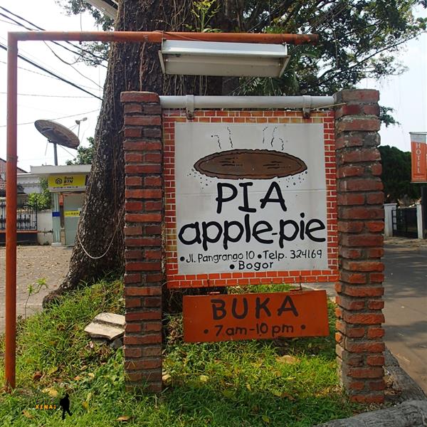 Pia Apple Pie, 1. Cimory Riverside, 2. Momomilk Barn, 3. Lusso Cafe &amp; Resto, 4. Saung Kuring, 5. De Leuit, 6. Toge Goreng Mang Gebro, 7. Lemongrass, 8. Rumah Air Bogor, 9. Death By Chocolate Bogor (TUTUP), 10. Nicole’s Kitchen &amp; Lounge, 11. Pia Apple Pie, 12. Two Stories, 13. Warung Gumbira, 14. Bale Kabayan (TUTUP), 15. Cafe Gumati, 16. Kedai Soto Ibu Rahayu, 17. Laksa Bogor Gang Aut, 18. Bakso Kikil Pak Jaka, 19. DGlock, 20. Daily Dose Coffee &amp; Eatery, 21. Monarchy Bistro, 22. Cafe Dedaunan, 23. Kedai Kita, 24. Sop Buntut Mang UU, 25. Meranti Restaurant, 26. De Saung, 27. Daiji Ramen, 28. Cabana Café, 29. Food Gallery BTM, 30. Boogie Cafe, 31. Pondok Sate Tongseng Assalam, 32. Bakso PMI, 33. Resto Solo, 34. Warung Tam@n, 35. Mie Ayam Baso Bangka “AL”, 36. Culinaire Van Bogor, 37. Ah Poong (Pasar Apung Sentul City) Food Court, 38. Peppino House Resto, 39. Royal Bakery &amp; Café, 40. Lemon8 Cafe, 41. The Place, 42. Toastea Cafe, 43. De Salman Resto, 44. Lusso Café &amp; Resto, 45. Cyrano Café, 46. Waroenk Talubi, 47. Gurih 7 Bogor – Saung Lesehan &amp; Kuliner Sunda