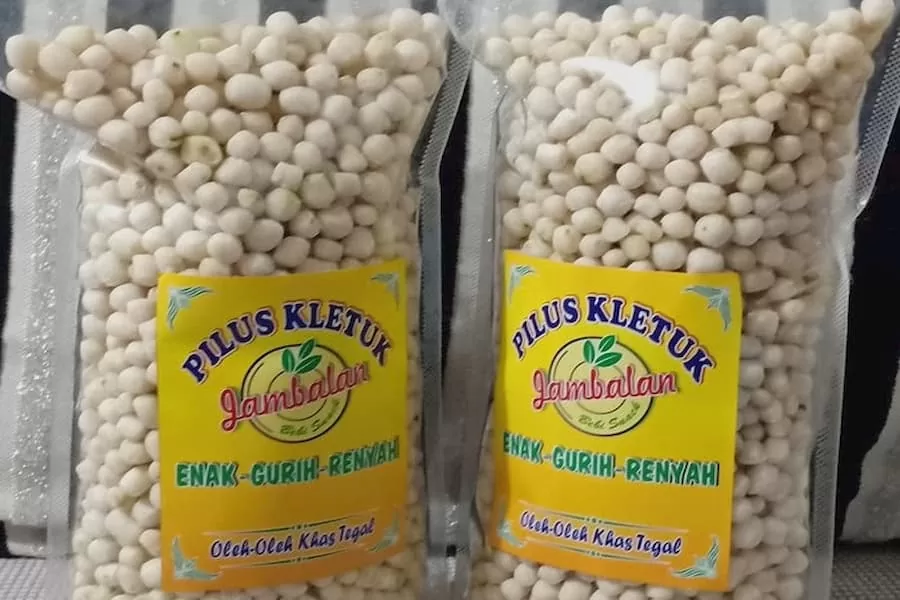 Pilus Kletuk via Tokopedia, 1. Kacang Bogares , 2. Pilus Kletuk, 3. Manisan khas Guci, Cerme, 4. Kerupuk Antor , 5. Latopia/Latopnya , 6. Poci Tanah Liat , 7. Kaos Galgil, 8. Mug Tanah Liat, 9. Tahu Aci, 10. Kue Kamir, 11. Keripik Tahu, 12. Gemblong Ocar – Acir, 13. Olos, 14. GuCheez, 15. Kue Tempel, 16. Telur Asin, 17. Teh Khas Tegal, 18. Rempeyek, 19. Dodol Tegal, 20. Martabak Lebaksiu, 21. Glotak, 22. Tahu Pletok