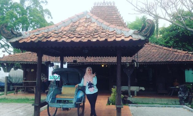 Resto Solo via IG @meiliawati, 1. Cimory Riverside, 2. Momomilk Barn, 3. Lusso Cafe &amp; Resto, 4. Saung Kuring, 5. De Leuit, 6. Toge Goreng Mang Gebro, 7. Lemongrass, 8. Rumah Air Bogor, 9. Death By Chocolate Bogor (TUTUP), 10. Nicole’s Kitchen &amp; Lounge, 11. Pia Apple Pie, 12. Two Stories, 13. Warung Gumbira, 14. Bale Kabayan (TUTUP), 15. Cafe Gumati, 16. Kedai Soto Ibu Rahayu, 17. Laksa Bogor Gang Aut, 18. Bakso Kikil Pak Jaka, 19. DGlock, 20. Daily Dose Coffee &amp; Eatery, 21. Monarchy Bistro, 22. Cafe Dedaunan, 23. Kedai Kita, 24. Sop Buntut Mang UU, 25. Meranti Restaurant, 26. De Saung, 27. Daiji Ramen, 28. Cabana Café, 29. Food Gallery BTM, 30. Boogie Cafe, 31. Pondok Sate Tongseng Assalam, 32. Bakso PMI, 33. Resto Solo, 34. Warung Tam@n, 35. Mie Ayam Baso Bangka “AL”, 36. Culinaire Van Bogor, 37. Ah Poong (Pasar Apung Sentul City) Food Court, 38. Peppino House Resto, 39. Royal Bakery &amp; Café, 40. Lemon8 Cafe, 41. The Place, 42. Toastea Cafe, 43. De Salman Resto, 44. Lusso Café &amp; Resto, 45. Cyrano Café, 46. Waroenk Talubi, 47. Gurih 7 Bogor – Saung Lesehan &amp; Kuliner Sunda