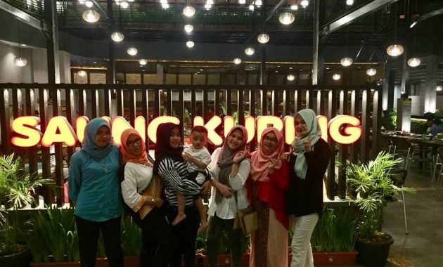 Saung Kuring via IG @rhenibundaqeis, 1. Cimory Riverside, 2. Momomilk Barn, 3. Lusso Cafe &amp; Resto, 4. Saung Kuring, 5. De Leuit, 6. Toge Goreng Mang Gebro, 7. Lemongrass, 8. Rumah Air Bogor, 9. Death By Chocolate Bogor (TUTUP), 10. Nicole’s Kitchen &amp; Lounge, 11. Pia Apple Pie, 12. Two Stories, 13. Warung Gumbira, 14. Bale Kabayan (TUTUP), 15. Cafe Gumati, 16. Kedai Soto Ibu Rahayu, 17. Laksa Bogor Gang Aut, 18. Bakso Kikil Pak Jaka, 19. DGlock, 20. Daily Dose Coffee &amp; Eatery, 21. Monarchy Bistro, 22. Cafe Dedaunan, 23. Kedai Kita, 24. Sop Buntut Mang UU, 25. Meranti Restaurant, 26. De Saung, 27. Daiji Ramen, 28. Cabana Café, 29. Food Gallery BTM, 30. Boogie Cafe, 31. Pondok Sate Tongseng Assalam, 32. Bakso PMI, 33. Resto Solo, 34. Warung Tam@n, 35. Mie Ayam Baso Bangka “AL”, 36. Culinaire Van Bogor, 37. Ah Poong (Pasar Apung Sentul City) Food Court, 38. Peppino House Resto, 39. Royal Bakery &amp; Café, 40. Lemon8 Cafe, 41. The Place, 42. Toastea Cafe, 43. De Salman Resto, 44. Lusso Café &amp; Resto, 45. Cyrano Café, 46. Waroenk Talubi, 47. Gurih 7 Bogor – Saung Lesehan &amp; Kuliner Sunda