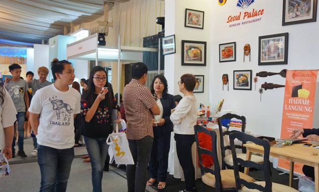 Seoul Palace - Restoran di Semarang, 1. Eling Bening, 2. Nestcology Land of Gastronomy, 3. Rice and Shine, 4. Sop Iwak (Sowak), 5. Sate Taichan Naga, 6. Waroeng Semawis, 7. Angkringan Ampiran 3, 8. Mangut Welut Warung Bu Nasima, 9. Bebek Goreng Pak Thori, 10. Soto Bangkong, 11. TCO Resto Steak and Seafood, 12. Gulai Kepala Ikan Pak Untung, 13. Gudeg Abimanyu, 14. Pujasera Simpang Lima, 15. Toko Oen, 16. Nasi Kucing Pak Gik, 17. Pesta Keboen, 18. Gama Ikan Bakar dan Seafood, 19. Gama Candi Resto, 20. KoenoKoeni Café Gallery, 21. White Rabbit Dessert, 22. Nasi Ayam Bu Widodo, 23. Kedai Beringin, 24. Ikan Bakar Cianjur, 25. Kampoeng Menara Resto, 26. Hanamasa, 27. Social Canteen, 28. Rustico Kitchen and Bar, 29. Mie Clubbing, 30. Met Duck Brunch & Dinner, 31. Itik Emas Resto, 32. The Salt Resto and Bar, 33. Seven Bistro & Cafe, 34. Sambal Sereh, 35. Richeese Factory, 36. Food Court Java Mall, 37. Seoul Palace, 38. Menur Bistro, 39. Stove Syndicate, 40. Warung Makan Mbok Nah, 41. Sambel Angklo, 42. Grill on Resto, 43. Waroeng Kaligarong, 44. The Hills Dining Restaurant, 45. Kampung Laut, 46. Bowery & Eastman, 47. AtoZ Bar Wine & Brasserie, 48. Tandhok Ribs & Coffee, 49. Sate Sapi Pak Kempleng, 50. Carnivore Sky Bar & Grill, 51. Sky Line Lounge & Exclusive Dining