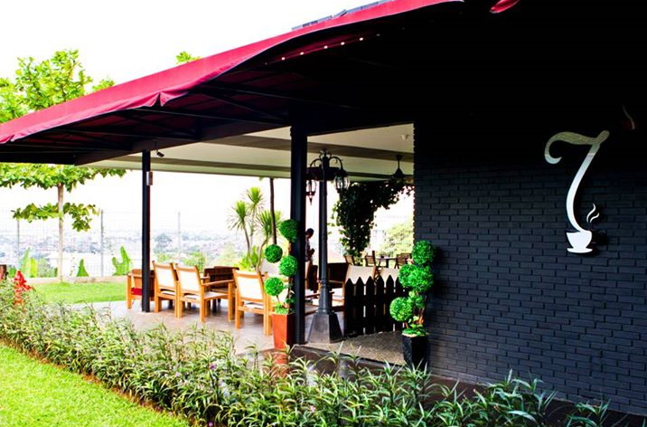 Seven Bistro & Cafe via Seputar Semarang, 1. Eling Bening, 2. Nestcology Land of Gastronomy, 3. Rice and Shine, 4. Sop Iwak (Sowak), 5. Sate Taichan Naga, 6. Waroeng Semawis, 7. Angkringan Ampiran 3, 8. Mangut Welut Warung Bu Nasima, 9. Bebek Goreng Pak Thori, 10. Soto Bangkong, 11. TCO Resto Steak and Seafood, 12. Gulai Kepala Ikan Pak Untung, 13. Gudeg Abimanyu, 14. Pujasera Simpang Lima, 15. Toko Oen, 16. Nasi Kucing Pak Gik, 17. Pesta Keboen, 18. Gama Ikan Bakar dan Seafood, 19. Gama Candi Resto, 20. KoenoKoeni Café Gallery, 21. White Rabbit Dessert, 22. Nasi Ayam Bu Widodo, 23. Kedai Beringin, 24. Ikan Bakar Cianjur, 25. Kampoeng Menara Resto, 26. Hanamasa, 27. Social Canteen, 28. Rustico Kitchen and Bar, 29. Mie Clubbing, 30. Met Duck Brunch & Dinner, 31. Itik Emas Resto, 32. The Salt Resto and Bar, 33. Seven Bistro & Cafe, 34. Sambal Sereh, 35. Richeese Factory, 36. Food Court Java Mall, 37. Seoul Palace, 38. Menur Bistro, 39. Stove Syndicate, 40. Warung Makan Mbok Nah, 41. Sambel Angklo, 42. Grill on Resto, 43. Waroeng Kaligarong, 44. The Hills Dining Restaurant, 45. Kampung Laut, 46. Bowery & Eastman, 47. AtoZ Bar Wine & Brasserie, 48. Tandhok Ribs & Coffee, 49. Sate Sapi Pak Kempleng, 50. Carnivore Sky Bar & Grill, 51. Sky Line Lounge & Exclusive Dining