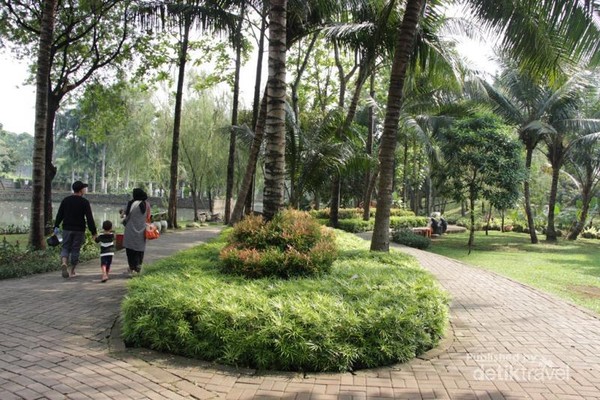 Taman Dadap Merah via Detik, 1. Tebet Eco Park, 2. Taman Lapangan Banteng, 3. Taman Suropati, 4. Taman Menteng , 5. Hutan Kota Srengseng, 6. Taman Kalijodo , 7. Taman Tabebuya , 8. Taman Cattleya , 9. Taman Hutan Kota Penjaringan, 10. Taman Spathodea , 11. Taman Situ Lembang , 12. Taman Ayodia – Barito , 13. Taman Tangkuban Perahu, 14. Taman Langsat , 15. Taman Prasasti, 16. Taman Waduk Pluit , 17. Taman Tribeca , 18. Taman Mataram , 19. Taman Ria Rio , 20. Taman Puring, 21. Taman Cornel Simanjuntak, 22. Taman Dadap Merah, 23. Taman Kelapa