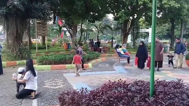 Taman Remaja Binjai, 1. Taman Selfie, 2. Taman Merdeka Kota Binjai, 3. Taman Bunga Celosia, 4. Taman Remaja Binjai, 5. Taman Balita Kota Binjai, 6. Taman Edukasi, 7. Taman Pujasera Binjai, 8. Taman PGRI Binjai