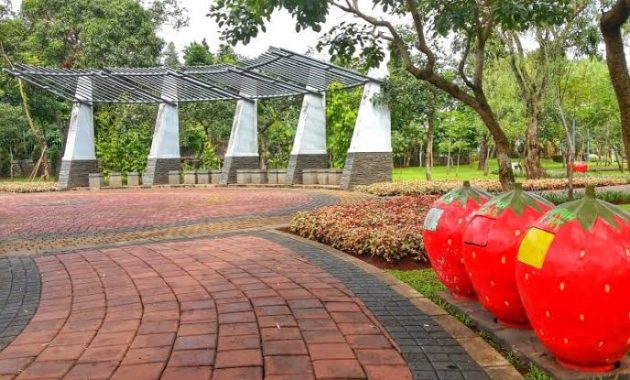 Taman Spatodhea via backpackerjakartacom, 1. Taman Dadap Merah, 2. Taman Spatodhea, 3. Taman Mataram, 4. Taman Langsat, 5. Taman Ayodya, 6. Taman Tabebuya, 7. Taman Spathodea, 8. Taman Puring, 9. Taman Swadharma, 10. Taman Margasatwa Ragunan, 11. Playparq, 12. Taman Tangkuban Perahu, 13. Taman Tebet, 14. Taman Bakrie, 15. Taman Martha Tiahahu, 16. Taman Gandaria Tengah , 17. Taman Maja, 18. Taman Salam, 19. Taman Tanjung, 20. Taman Papyrus, 21. Taman Tanjung 2