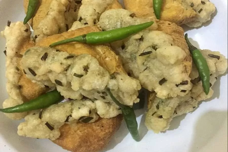 Tahu Aci, 1. Kacang Bogares , 2. Pilus Kletuk, 3. Manisan khas Guci, Cerme, 4. Kerupuk Antor , 5. Latopia/Latopnya , 6. Poci Tanah Liat , 7. Kaos Galgil, 8. Mug Tanah Liat, 9. Tahu Aci, 10. Kue Kamir, 11. Keripik Tahu, 12. Gemblong Ocar – Acir, 13. Olos, 14. GuCheez, 15. Kue Tempel, 16. Telur Asin, 17. Teh Khas Tegal, 18. Rempeyek, 19. Dodol Tegal, 20. Martabak Lebaksiu, 21. Glotak, 22. Tahu Pletok
