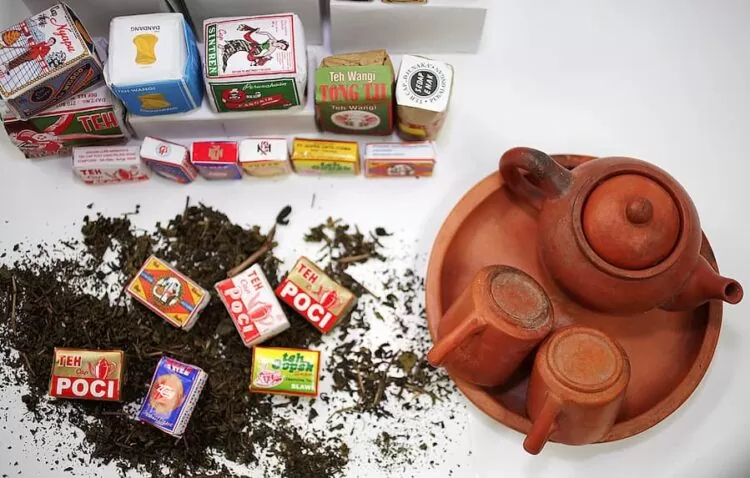 Teh Khas Tegal, 1. Kacang Bogares , 2. Pilus Kletuk, 3. Manisan khas Guci, Cerme, 4. Kerupuk Antor , 5. Latopia/Latopnya , 6. Poci Tanah Liat , 7. Kaos Galgil, 8. Mug Tanah Liat, 9. Tahu Aci, 10. Kue Kamir, 11. Keripik Tahu, 12. Gemblong Ocar – Acir, 13. Olos, 14. GuCheez, 15. Kue Tempel, 16. Telur Asin, 17. Teh Khas Tegal, 18. Rempeyek, 19. Dodol Tegal, 20. Martabak Lebaksiu, 21. Glotak, 22. Tahu Pletok