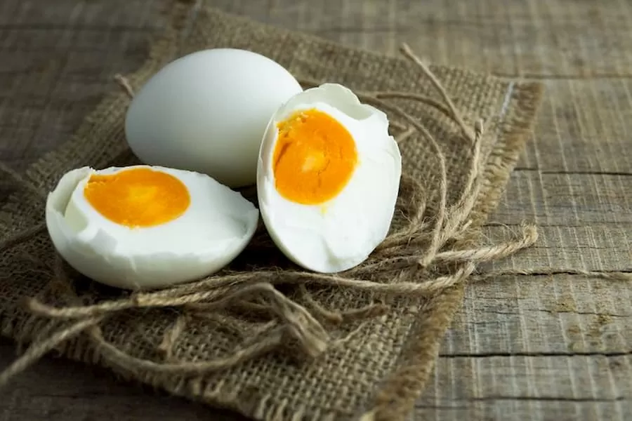 Telur Asin via Kompas, 1. Kacang Bogares , 2. Pilus Kletuk, 3. Manisan khas Guci, Cerme, 4. Kerupuk Antor , 5. Latopia/Latopnya , 6. Poci Tanah Liat , 7. Kaos Galgil, 8. Mug Tanah Liat, 9. Tahu Aci, 10. Kue Kamir, 11. Keripik Tahu, 12. Gemblong Ocar – Acir, 13. Olos, 14. GuCheez, 15. Kue Tempel, 16. Telur Asin, 17. Teh Khas Tegal, 18. Rempeyek, 19. Dodol Tegal, 20. Martabak Lebaksiu, 21. Glotak, 22. Tahu Pletok