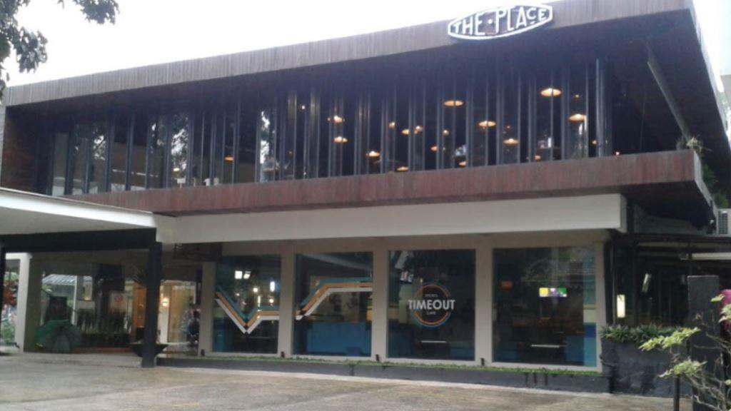 The Place, 1. Cimory Riverside, 2. Momomilk Barn, 3. Lusso Cafe &amp; Resto, 4. Saung Kuring, 5. De Leuit, 6. Toge Goreng Mang Gebro, 7. Lemongrass, 8. Rumah Air Bogor, 9. Death By Chocolate Bogor (TUTUP), 10. Nicole’s Kitchen &amp; Lounge, 11. Pia Apple Pie, 12. Two Stories, 13. Warung Gumbira, 14. Bale Kabayan (TUTUP), 15. Cafe Gumati, 16. Kedai Soto Ibu Rahayu, 17. Laksa Bogor Gang Aut, 18. Bakso Kikil Pak Jaka, 19. DGlock, 20. Daily Dose Coffee &amp; Eatery, 21. Monarchy Bistro, 22. Cafe Dedaunan, 23. Kedai Kita, 24. Sop Buntut Mang UU, 25. Meranti Restaurant, 26. De Saung, 27. Daiji Ramen, 28. Cabana Café, 29. Food Gallery BTM, 30. Boogie Cafe, 31. Pondok Sate Tongseng Assalam, 32. Bakso PMI, 33. Resto Solo, 34. Warung Tam@n, 35. Mie Ayam Baso Bangka “AL”, 36. Culinaire Van Bogor, 37. Ah Poong (Pasar Apung Sentul City) Food Court, 38. Peppino House Resto, 39. Royal Bakery &amp; Café, 40. Lemon8 Cafe, 41. The Place, 42. Toastea Cafe, 43. De Salman Resto, 44. Lusso Café &amp; Resto, 45. Cyrano Café, 46. Waroenk Talubi, 47. Gurih 7 Bogor – Saung Lesehan &amp; Kuliner Sunda