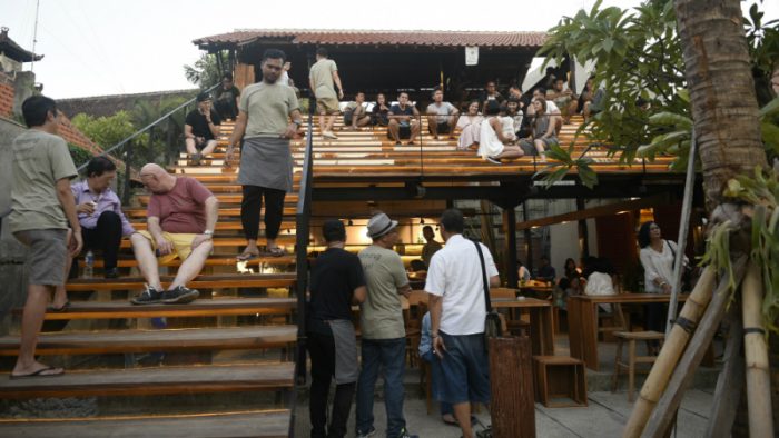 Titik Temu, 1. Potato Head Beach Club, 2. La Brisa Canggu, 3. La Plancha, 4. Livingstone, 5. Kopi Zeen, 6. Seniman Coffee Studio, 7. Revolver Seminyak, 8. Sisterfields Cafe, 9. Mrs Sippy Bali, 10. KYND Community, 11. 9/11 Café Denpasar, 12. Coffee Cartel, 13. La Laguna, 14. Vue Beach Club atau LV8, 15. Lazy Cat Ubud, 16. Folk Pool & Gardens, 17. Sea Breeze Nusa Ceningan, 18. Da Maria, 19. Titik Temu, 20. Kim Soo Home, 21. Karakter Kopi Bali, 22. The Alleyway Cafe, 23. Folie Patisserie, 24. The Fat Turtle, 25. Buro (Non Halal), 26. The Slow Kitchen and Bar, 27. Panama Kitchen & Pool, 28. Neon Palms, 29. Sea Vu Play
