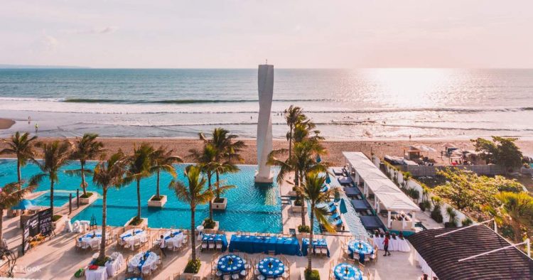 Vue Beach Club atau LV8, 1. Potato Head Beach Club, 2. La Brisa Canggu, 3. La Plancha, 4. Livingstone, 5. Kopi Zeen, 6. Seniman Coffee Studio, 7. Revolver Seminyak, 8. Sisterfields Cafe, 9. Mrs Sippy Bali, 10. KYND Community, 11. 9/11 Café Denpasar, 12. Coffee Cartel, 13. La Laguna, 14. Vue Beach Club atau LV8, 15. Lazy Cat Ubud, 16. Folk Pool & Gardens, 17. Sea Breeze Nusa Ceningan, 18. Da Maria, 19. Titik Temu, 20. Kim Soo Home, 21. Karakter Kopi Bali, 22. The Alleyway Cafe, 23. Folie Patisserie, 24. The Fat Turtle, 25. Buro (Non Halal), 26. The Slow Kitchen and Bar, 27. Panama Kitchen & Pool, 28. Neon Palms, 29. Sea Vu Play