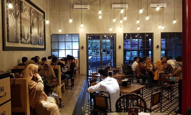 Waroeng Kaligarong via @grillonresto - Restoran di Semarang, 1. Eling Bening, 2. Nestcology Land of Gastronomy, 3. Rice and Shine, 4. Sop Iwak (Sowak), 5. Sate Taichan Naga, 6. Waroeng Semawis, 7. Angkringan Ampiran 3, 8. Mangut Welut Warung Bu Nasima, 9. Bebek Goreng Pak Thori, 10. Soto Bangkong, 11. TCO Resto Steak and Seafood, 12. Gulai Kepala Ikan Pak Untung, 13. Gudeg Abimanyu, 14. Pujasera Simpang Lima, 15. Toko Oen, 16. Nasi Kucing Pak Gik, 17. Pesta Keboen, 18. Gama Ikan Bakar dan Seafood, 19. Gama Candi Resto, 20. KoenoKoeni Café Gallery, 21. White Rabbit Dessert, 22. Nasi Ayam Bu Widodo, 23. Kedai Beringin, 24. Ikan Bakar Cianjur, 25. Kampoeng Menara Resto, 26. Hanamasa, 27. Social Canteen, 28. Rustico Kitchen and Bar, 29. Mie Clubbing, 30. Met Duck Brunch & Dinner, 31. Itik Emas Resto, 32. The Salt Resto and Bar, 33. Seven Bistro & Cafe, 34. Sambal Sereh, 35. Richeese Factory, 36. Food Court Java Mall, 37. Seoul Palace, 38. Menur Bistro, 39. Stove Syndicate, 40. Warung Makan Mbok Nah, 41. Sambel Angklo, 42. Grill on Resto, 43. Waroeng Kaligarong, 44. The Hills Dining Restaurant, 45. Kampung Laut, 46. Bowery & Eastman, 47. AtoZ Bar Wine & Brasserie, 48. Tandhok Ribs & Coffee, 49. Sate Sapi Pak Kempleng, 50. Carnivore Sky Bar & Grill, 51. Sky Line Lounge & Exclusive Dining