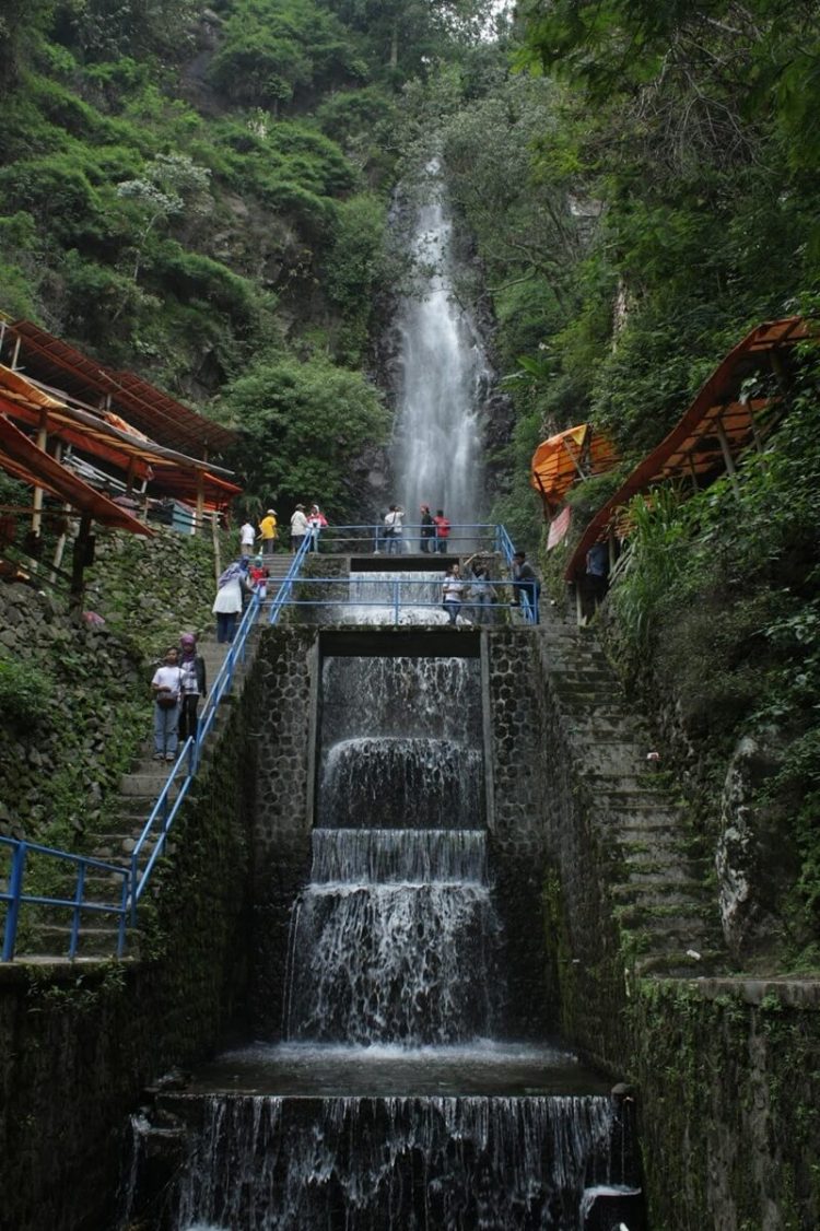 Aliran Air Terjun Tirtosari via notobudiyanto.blogspotcom, Lokasi Air Terjun Tirtosari Magetan, Rute Menuju Lokasi, Pesona Wisata Air Terjun Tirtosari Sarangan, Harga Tiket Masuk Air Terjun Tirtosari, Jam Operasional Air Terjun Tirtosari, Fasilitas Air Terjun Tirtosari, Pesona Wisata Air Terjun Tirtosari, Tips Liburan