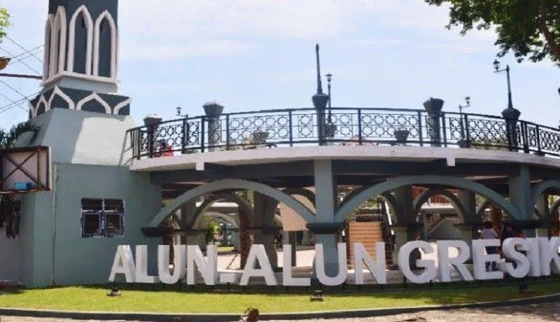 Alun Alun Gresik via Genpi, 1. Pulau Bawean, 2. Pulau Noko, 3. Pantai Pulau Cina, 4. Pulau Noko Selayar, 5. Pantai Delegan, 6. Pantai Sukaoneng, 7. Pantai Ria, 8. Pantai Kuburan Panjang, 9. Pantai Labuhan, 10. Pantai Terosan, 11. Pantai Mayangkara, 12. Bukit Kapur Sekapuk, 13. Gunung Surowiti, 14. Air Terjun Laccar, 15. Air Terjun Patar Selamat, 16. Gua Gelang Agung, 17. Air Terjun Putri, 18. Telaga Ngipik, 19. Dynasty Water World, 20. Gua Giri Gajah, 21. Prasasti Gosari, 22. Masjid Agung Gresik, 23. Sendang Banyu Biru Lowayu, 24. Tempat Petilasan Sunan Kalijaga, 25. Tempat Wisata Adenium, 26. Hutan Mangrove Ujungpangkah, 27. Air Terjun Murtalaya, 28. Gua Langsih, 29. Danau Kastoba, 30. Bukit Jamur, 31. Bukit Kapur Suci, 32. Bukit Larangan, 33. Bukit Awan Waterpark, 34. Museum Sunan Giri, 35. Pemandian Air Panas Sangkapura, 36. Bendungan Gerak Sembayat, 37. Tanjung Gaang, 37. Penangkaran Rusa, 39. Kota Lama Gresik, 40. Kampung Kemasan Gresik, 41. Klenteng Kim Hin Kiong, 42. Situs Giri Kedaton & Makam Raden Supeno, 43. Makam Sunan Maulana Malik Ibrahim, 44. Bukit Bintang Gresik, 45. Alun Alun Gresik, 46. Wahana Ekspresi Poesponegoro, 47. Top View, 48. Lembing Kopeng, 49. Telaga Pegat, 50. Wisata Petik Buah Naga, 51. Pulau Mengare, 52. Makam Siti Fatimah, 53. Masjid KH Ahmad Dahlan, 54. Pantai Karang Kering, 55. Pulau Gili, 56. Makam Sunan Prapen, 57. Pantai Mombhul, 58. Mercusuar Dusun Bom Bawean, 1. Nasi Krawu Gresik, 2. Warung Apung Rahmawati, 3. Pucoki House, 4. Dynasty Resto and Cafe, 5. Veranda Cafe and Pasta House Gresik