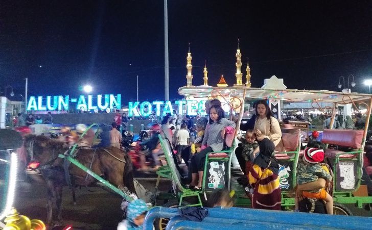 Alun-alun Kota Tegal, 1. Pemandian Air Panas Guci, 2. Pantai Purwahamba Indah, 3. Tirta Waduk Cacaban , 4. Agro Wisata Loco Antik , 5. Curug Cantel Bumijawa, 6. Curug Putri , 7. Pantai Alam Indah, 8. Bahari Waterpark Tegal, 9. Wana Wisata Clirit View, 10. Rita Park, 11. Alun-alun Kota Tegal, 12. Taman Rakyat Slawi Ayu, 13. Guci Forest, 14. Sulaku Bumijawa Park, 15. Taman Anggrek Tuwel Guci, 16. Guciku Hot Waterboom, 17. The Baron Hill of Guci, 18. Waterboom Yogya, 19. Konsorsium Rumah Wayang, 20. Bukit Goa Lawa atau Bukit Batu Agung, 21. Danau Beko Margasari, 22. Jembatan Gantung Danawarih, 23. Kawasan Konservasi Karang Jeruk, 24. Wisata Kesehatan Jamu (WKJ) Kalibakung, 25. Monumen Bahari, 26. Curug Pitu Margasari, 27. Situs Manusia Purba Semedo, 28. Pantai Muarareja Indah, 29. Taman Poci, 30. Curug Jejeg, 31. Curug Luhur, 32. Curug Kembar, 33. Kolam Renang Samudra Slawi, 34. Bukit Rangkok Pagerwangi, 35. Kebun Melati Maribaya, 36. Curug Penganten, 37. Pacific Mall, 38. Bukit Bintang Guci, 39. Curug Sentul Cawitali, 40. Curug Jedor Guci, 41. Curug Longan, 42. Kolam Renang Hj. Muriyah Slawi, 43. Telaga Air Cempaka, 44. Gunung Tanjung