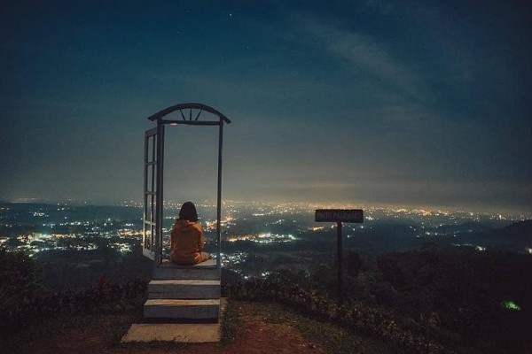 Bukit Bintang Baturraden, 1. Objek Wisata Terkenal Baturaden di Purwokerto, 2. Tempat Wisata Alam Curug Gede di Purwokerto, 3. Objek Wisata Alam Air Terjun Curug Ceheng di Purwokerto, 4. Tempat Wisata Seru di Baturraden Adventure Forest Purwokerto, 5. Objek Wisata Air hangat belerang di Pancuran 7 di Purwokerto, 6. Tempat Wisata Seru Telaga sunyi di Purwokerto, 7. Objek Wisata Alam Curug Cipendok, 8. Objek Wisata Religi Gua Maria Kaliori di Purwokerto, 9. Wisata Kuliner Mendoan khas Purwokerto, 10. Destinasi Wisata Menantang Mendaki Gunung Slamet, 11. Tempat Wisata Seru Pemandian Kalibacin , 12. Tempat Wisata Keluarga Batur Agung di Purwokerto (Sudah Tutup), 13. Tempat Rekreasi Keluarga Telaga Pucung , 14. Monumen Panglima Besar Jenderal Sudirman , 15. Wahana Rekreasi Dreamland Park Pancasan di Purwokerto, 16. Wahana Permainan Seru Crossworld Paintball, 17. Nyantai di Alun-alun Lama Kota Banyumas, 18. Serunya Liburan di Depo Bay Depo Pelita Purwokerto, 19. Objek Wisata Terbaru Curug Nangga Di Banyumas, 20. Bukit Watu Meja, 21. Museum Bank Rakyat Indonesia, 22. Wisata Bendungan Gerak Serayu, 23. Tempat Wisata Alam Bukit Tranggulasih Purwokerto, 24. Liburan Seru ke Batur Agung Mount of Fun Purwokerto, 25. Wisata Alam Curug Gomblang di Purwokerto, 26. Curug Bayan, 27. Curug Telu, 28. Bukit Bintang Baturaden, 29. Wisata Alam Pancuran 3 Purwokerto, 30. Miniatur Dunia Purwokerto (Small World), 31. Bukit Pandang Munggang, 32. Puncak Dinar, 33. Bukit Gadog, 34. Kebun Bunga Matahari Rempoah, 35. Bukit Agaran, 36. Hutan Pinus Limpakuwus, 37. Curug Pinang, 38. The Forest Island, 39. The Village Purwokerto, 40. Bumi Perkemahan Wana Wisata Baturaden, 41. Taman Kaloka Widya Mandala