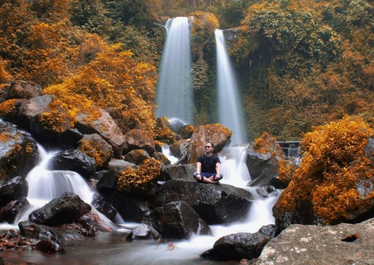 Curug Grenjengan Kembar via Instagram.com @rmondkoe, 1. Candi Borobudur, 2. Rafting di Sungai Progo Atas, 3. Alun-alun Kota Magelang, 4. Air Terjun Kedung Kayang, 5. Taman Kyai Langgeng, 6. Ketep Pass, 7. Air Terjun Sekar Langit, 8. Rumah Kamera, 9. Candi Mendut, 10. Candi Pawon, 11. Gunung Andong, 12. Candi Selogriyo, 13. Gunung Tidar, 14. Curug Grenjengan Kembar, 15. Punthuk Setumbu, 16. Trekking Gunung Merbabu, 17. Curug Silawe, 18. Pemandian Air Hangat Candi Umbul, 19. Taman Badaan, 20. Museum Sudirman, 21. Pinusan Kragilan Magelang, 22. Candi Canggal, 23. Candi Ngawen, 24. Candi Lumbung, 25. Pemandian Kali Bening, 26. Air Terjun Kedung Kayangan, 27. Gardu Pandang Babadan, 28. Arung Jeram Kali Elo, 29. Telaga Bleder, 30. Gardu Pandang Bukit Barede, 31. Gardu Pandang Dlimas, 32. Gardu Pandang Mangli, 33. Sukmojoyo Hill, 34. Hutan Pinus Grenden, 35. Gereja Ayam di Dusun Gombong, 36. Punthuk Setumbu, 37. Kedung Sembrani, 38. Gunung Telomoyo, 39. Silancur Highland, 40. Bukit Grenden, 41. Curug Sigetik, 42. Puntuk Mangir Gunung Payung, 43. Bukit Rhema, 44. Hutan Pinus Wisata Mangli, 45. Jurang Jero, 46. OHD Museum, 47. Gunung Giyanti, 48. Curug Watu Ploso, 49. Klenteng Liong Hok Bio, 50. Curug Gleyor, 51. Punthuk Mongkrong, 52. Bukit Sleker, 53. Curug Lawang Kori, 54. Bukit kertojoyo, 55. Taman Ramadanu, 56. Puncak Seoloyo, 57. Taman Wisata Kopeng, 58. Bukit Gancik Selo Boyolali, 59. Gunung Sumbing, 60. Punthuk Kendil, 61. Bukit Harapan Cuntel, 62. Kebun Durian Candimulyo, 63. Jembatan Gantung Mangunsuko, 64. Air Terjun Goa Slandak, 65. Air Terjun Sumuran, 67. Museum Kapal Samudraraksa, 68. Karesidenan Kedu, 69. New Selo, 70. Taman Dewari, 71. Desa Wisata Candirejo, 72. Svargabumi Borobudur, 73. Awang-awang Telomoyo, 74. Ladon Little Island, 75. Candi Retno, 76. Wisata Petik Salak Gapoktan Ngudi Luhur, 77. Pesona Cempurung, 78. Gardu Pandang Cepogo, 79. Taman Garempong Bringin Kulon, 80. Sendang Mudal, 81. Curug Dlimas, 82. Museum Diponegoro, 83. Curug Sikencling, 84. Sendang Maren, 85. Citraelo Rafting, 86. Desa Wisata Ngawen, 87. Wisata Kulon Ndeso, 88. Taman Bunga Matahari, 89. Taman Hanya Untukmu, 90. Junkyard Autopark & Cafe, 91. Balkondes Ngadiharjo, 92. Banyuroto, 93. Bukit Dagi, 94. Jembatan Gantung Srowol, 95. Candi Asu, 96. Persawahan Permitan, 97. Bakorwil II Magelang, 98. Kebun Bibit Senopati