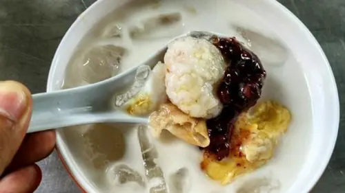 Es Gempol Pleret Pak Suhar via Dental, 1. Warung Pecel Solo, 2. Srabi Notosuman, 3. Soto Gading, 4. Sambal Tumpang Pecel Bu Kis, 5. Cambuk Rambak Solo, 6. Tahok Pak Citro Pasar Gede, 7. Tengkleng Bu Edi di Pasar Klewer, 8. Selat Segar Mbak Lies, 9. Sate Buntel Mbok Galak, 10. Es Gempol Pleret Pak Suhar, 11. Tahu Kupat “SARI” Pak Brewok, 12. Nasi Liwet Wongso Lemu (Not Rekomended Netizen, Harga Mahal dan Rasa Biasa Saja), 13. Sate Kere Yu Rebi, 14. Gudeg Ceker Margoyudan Bu Kasno, 15. Wedangan Pendhopo, 16. Es Dawet Telasih Bu Dermi di Pasar Gede, 17. Timlo, 18. Rumah Makan Bale Padi, 19. Pecel nDeso Solo, 20. Roemahkoe Resto, 21. Galabo Solo, 22. Sup Matahari Solo, 23. Mie Gajah Mas, 24. Ayam Tulang Dewa Cemara Dua di Solo Square, 25. Toko Roti Orion, 26. Selat Solo Mekar Sari, 27. Harjo Bestik, 28. Susu Shi Jack, 29. Sate Buntel Tambak Segaran, 30. Soto Seger Mbok Giyem Solo, 31. Selat viens Solo, 32. Tahu Kupat Sholihin ‘sido mampir’, 33. Torpedo Yu Rebi, 34. Es Krim Tentrem, 35. Pasar Malam Ngarsopuro, 36. Oh La Vita