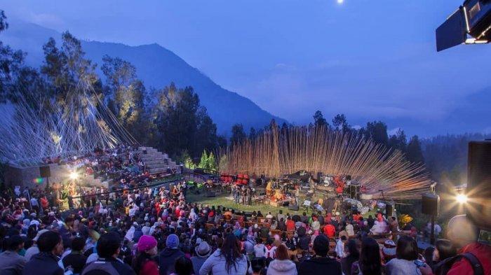 Festival Jazz Gunung via Tribun, 1. Dieng Culture Festival, 2. Festival Jazz Gunung, 3. Yogyakarta Gamelan Festival, 4. Festival Lembah Baliem (Papua), 5. Festival Pacu Jawi (Sumatera Barat), 6. Festival Danau Toba (Sumatera Utara), 7. Festival Rambu Solo (Sulawesi Selatan), 8. Festival Karapan Sapi (Jawa Timur), 9. Festival Sekaten (Yogyakarta), 10. Festival Cap Go Meh (Kalimantan Barat), 11. Festival Erau Kertanegara (Kalimantan Timur), 12. Festival Likurai Timor-Belu (Nusa Tenggara Timur), 13. Festival Lombat Batu di Nias, 14. Pekan Batik Nusantara di Pekalongan, 15. Festival Ogoh-Ogoh di Bali, 16. Gandrung Sewu di Banyuwangi, 17. Festival Danau Sentani di Jayapura