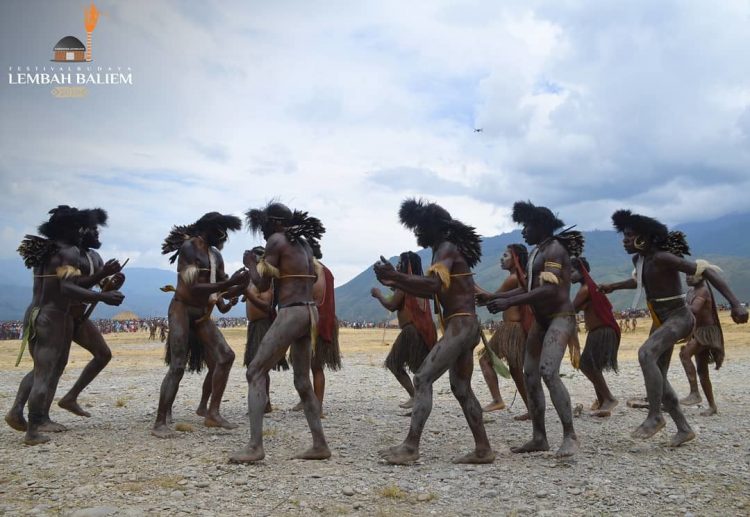 Festival Lembah Baliem (Papua), 1. Dieng Culture Festival, 2. Festival Jazz Gunung, 3. Yogyakarta Gamelan Festival, 4. Festival Lembah Baliem (Papua), 5. Festival Pacu Jawi (Sumatera Barat), 6. Festival Danau Toba (Sumatera Utara), 7. Festival Rambu Solo (Sulawesi Selatan), 8. Festival Karapan Sapi (Jawa Timur), 9. Festival Sekaten (Yogyakarta), 10. Festival Cap Go Meh (Kalimantan Barat), 11. Festival Erau Kertanegara (Kalimantan Timur), 12. Festival Likurai Timor-Belu (Nusa Tenggara Timur), 13. Festival Lombat Batu di Nias, 14. Pekan Batik Nusantara di Pekalongan, 15. Festival Ogoh-Ogoh di Bali, 16. Gandrung Sewu di Banyuwangi, 17. Festival Danau Sentani di Jayapura