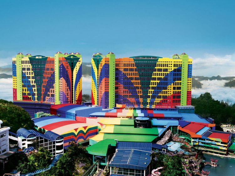 Genting Highlands via Qantas, 1. Museum Kesenian Islam Malaysia, 2. Kuala Lumpur City Gallery, 3. Menara Kembar Petronas Malaysia, 4. Pusat Kota Kuala Lumpur (KLCC), 5. Bukit Bintang Walkway Malaysia (The Golden Triangle), 6. Jembatan Putrajaya Malaysia, 7. Taman Burung Kuala Lumpur, 8. Kuala Lumpur Convention Center, 9. Menara Kuala Lumpur (KL Tower), 10. Jalan Alor Malaysia, 11. National Mosque Malaysia (Masjid Negara), 12. Aquaria KLCC, 13. Sri Mahamariamman Malaysia, 14. Sultan Abdul Samad Building Malaysia, 15. Dataran Merdeka atau Merdeka Square Malaysia, 16. Berjaya Times Square Theme Park, 17. Masjid Jamek Malaysia, 18. Chinatown Kuala Lumpur, 19. Istana Negara Malaysia, 20. Berjaya Time Square Theme Park, 21. Batu Caves, 22. Lake Gardens (Taman Tasik Perdana), 23. Kuil Thean Hou, 24. Rumah Penghulu Abu Seman, 25. Lake Symphony – Kuala Lumpur, 26. Little India – Kuala Lumpur, 27. Railway Station and Administration Building, 28. District 21 Kuala Lumpur, 29. Petrosains Discovery Centre, 30. Kuala Lumpur National Zoo & Aquarium, 31. Wisata Religi Masjid Putrajaya, 32. Sunway Lagoon Theme Park, 33. Kuala Lumpur Forest Eco Park, 34. Istana Budaya, 35. Jalan Alor, 36. Pusat Sains Negara, 36. i-City Shah Alam, 37. Bukit Tabur, 38. Skytrex Adventure, 39. National Textile Museum, 40. Sin Sze Ya Temple, 42. Royal Malaysian Police Museum, 43. Kuala Lumpur Butterfly Park, 44. Pasar Seni, 45. Suria KLCC, 46. Taman Botani Perdana, 47. Genting Highlands, 48. Museum Negara Malaysia, 49. Taman KLCC, 50. Tugu Negara, 51. Bukit Nanas, 52. Planetarium Negara, 53. Istana Negara Kuala Lumpur, 54. Menara KL118, 55. Titiwangsa Lake Gardens, 56. Petronas Gallery, 57. KL Tower Mini Zoo, 58. KidZania Kuala Lumpur