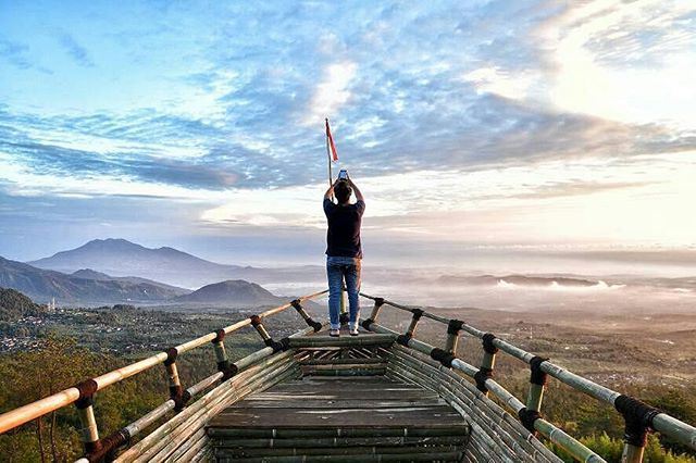 Gedong Pass - tempat wisata di Bandungan, 1. Candi Gedong Songo, 2. New Bandungan Indah Waterpark and Family Resort, 3. Umbul Sidomukti, 4. Pondok Kopi Sidomukti, 5. Alun-alun Bandungan, 6. Vanaprastha Gedong Songo Park Perhutani, 7. Mawar CampGround, 8. Little Ranch, 9. Pasar Kembang Bandungan, 10. Gedong Pass, 11. King Garden Bandungan, 12. Legok Madu, 13. Taman Bunga Celosia, 14. I’AMpelgading Homeland, 15. Setiya Aji Flower Farm, 16. Ayana Gedong Songo, 17. Wisata Kampung Krisan Clapar, 18. Taman Bunga Gedong Songo, 19. Rumah Hobbit Ngasem Park, 20. Wisata Tandem Paralayang, 21. Susan Spa & Resort, 22. Pemancingan Bandungan, 23. Karaoke Bandungan, 24. Istana Kuliner – Wisata Kuliner Bandungan