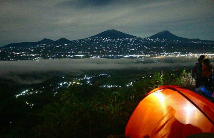Gunung Giyanti via Instagram.com @samudra_8, 1. Candi Borobudur, 2. Rafting di Sungai Progo Atas, 3. Alun-alun Kota Magelang, 4. Air Terjun Kedung Kayang, 5. Taman Kyai Langgeng, 6. Ketep Pass, 7. Air Terjun Sekar Langit, 8. Rumah Kamera, 9. Candi Mendut, 10. Candi Pawon, 11. Gunung Andong, 12. Candi Selogriyo, 13. Gunung Tidar, 14. Curug Grenjengan Kembar, 15. Punthuk Setumbu, 16. Trekking Gunung Merbabu, 17. Curug Silawe, 18. Pemandian Air Hangat Candi Umbul, 19. Taman Badaan, 20. Museum Sudirman, 21. Pinusan Kragilan Magelang, 22. Candi Canggal, 23. Candi Ngawen, 24. Candi Lumbung, 25. Pemandian Kali Bening, 26. Air Terjun Kedung Kayangan, 27. Gardu Pandang Babadan, 28. Arung Jeram Kali Elo, 29. Telaga Bleder, 30. Gardu Pandang Bukit Barede, 31. Gardu Pandang Dlimas, 32. Gardu Pandang Mangli, 33. Sukmojoyo Hill, 34. Hutan Pinus Grenden, 35. Gereja Ayam di Dusun Gombong, 36. Punthuk Setumbu, 37. Kedung Sembrani, 38. Gunung Telomoyo, 39. Silancur Highland, 40. Bukit Grenden, 41. Curug Sigetik, 42. Puntuk Mangir Gunung Payung, 43. Bukit Rhema, 44. Hutan Pinus Wisata Mangli, 45. Jurang Jero, 46. OHD Museum, 47. Gunung Giyanti, 48. Curug Watu Ploso, 49. Klenteng Liong Hok Bio, 50. Curug Gleyor, 51. Punthuk Mongkrong, 52. Bukit Sleker, 53. Curug Lawang Kori, 54. Bukit kertojoyo, 55. Taman Ramadanu, 56. Puncak Seoloyo, 57. Taman Wisata Kopeng, 58. Bukit Gancik Selo Boyolali, 59. Gunung Sumbing, 60. Punthuk Kendil, 61. Bukit Harapan Cuntel, 62. Kebun Durian Candimulyo, 63. Jembatan Gantung Mangunsuko, 64. Air Terjun Goa Slandak, 65. Air Terjun Sumuran, 67. Museum Kapal Samudraraksa, 68. Karesidenan Kedu, 69. New Selo, 70. Taman Dewari, 71. Desa Wisata Candirejo, 72. Svargabumi Borobudur, 73. Awang-awang Telomoyo, 74. Ladon Little Island, 75. Candi Retno, 76. Wisata Petik Salak Gapoktan Ngudi Luhur, 77. Pesona Cempurung, 78. Gardu Pandang Cepogo, 79. Taman Garempong Bringin Kulon, 80. Sendang Mudal, 81. Curug Dlimas, 82. Museum Diponegoro, 83. Curug Sikencling, 84. Sendang Maren, 85. Citraelo Rafting, 86. Desa Wisata Ngawen, 87. Wisata Kulon Ndeso, 88. Taman Bunga Matahari, 89. Taman Hanya Untukmu, 90. Junkyard Autopark & Cafe, 91. Balkondes Ngadiharjo, 92. Banyuroto, 93. Bukit Dagi, 94. Jembatan Gantung Srowol, 95. Candi Asu, 96. Persawahan Permitan, 97. Bakorwil II Magelang, 98. Kebun Bibit Senopati