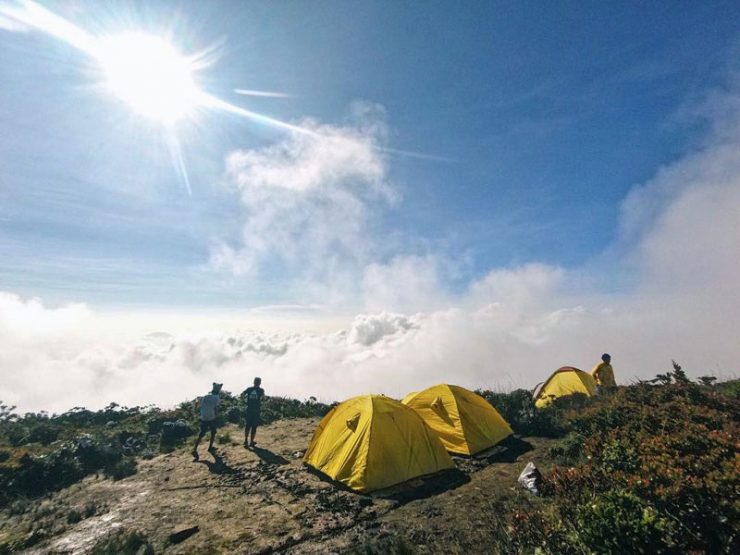 Gunung Sibuatan via IG @syamilxk, 1. Parapat, 2. Pulau Samosir, 3. Pantai Lumban Slilintong Balige, 4. Kebun Bunga Sapo Juma Tongging, 5. Puncak Sidiangkat, Sidikalang, 6. Inna Parapat Hotel, 7. Gunung Pusuk Buhit, 8. Bukit Gajah Bobok, 9. Bukit Holbung Samosir, 10. Bukit Siadtaras, 11. Lembah Bakkara, 12. Kapal Pesiar Danau Toba, 13. Air Terjun Situmurun Binangalom, 14. Air Terjun Turunan Bolon, 15. Bukit Indah Simarjarunjung, 16. Desa Wisata Tomok, 17. Desa Tuktuk Siadong, 18. Pantai Batu Hoda, 19. Tanjung Unta, 20. Pantai Paropo, 21. Aek Rangat Pangururan, 22. Pemandian Bukit Gibeon, 23. Gunung Sibuatan