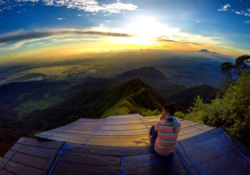 Gunung Telomoyo, 1. Bukit Diponegoro Semarang, 2. Air Terjun Kembar, 3. Gunung Kelir, 4. Goa Jepang Promasan, 5. Kebun Teh Medini, 6. Gunung Telomoyo, 7. Rumah Pohon Kali Kulon, 8. Bantir Hills Semarang, 9. Umbul Sidomukti, 10. Candi Gedong Songo