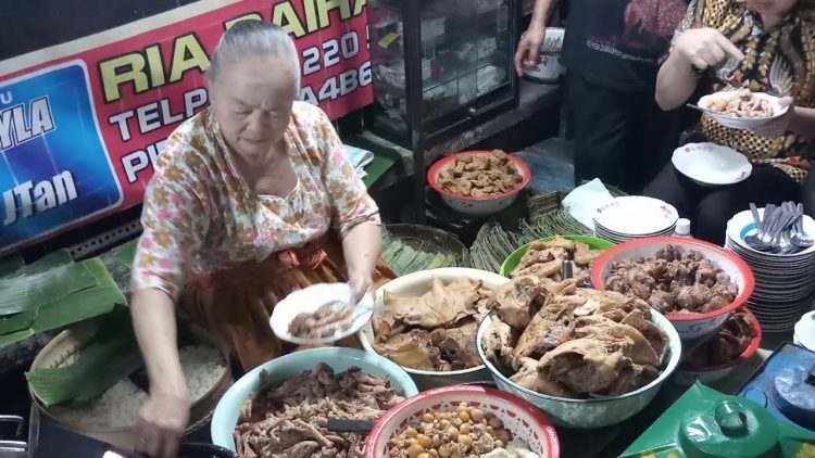 Gudeg Ceker Margoyudan Bu Kasno via Youtube Street Foods Village, 1. Sate Buntel Bu Bejo Nikmatnya Tiada Tara, 2. Mantapnya Tengkleng Klewer Bu Edi, 3. Timlo Sastro Mantapnya Legendaris, 4. Selat Mbak Lies yang Sehat dan Nikmat, 5. Manis dan Legit Serabi Notosuman, 6. Tahok Pak Citro yang Yummie Banget, 7. Sate Kere Yu Rebi, 8. Segarnya Es Dawet Telasih Bu Dermi, 9. Brambang Asem Yu Sum, 10. Gudeg Gudeg Margoyudan BU KASNO, 11. Bebek Goreng H Slamet, 12. Warung Gongso Pusat, 13. Rumah Makan Oh La Vita, 14. OW Omah Wedangan, 15. Rumah Makan Dapur Solo, 16. Mang Engking Solo, 17. Rumah Makan Nini Thowong, 18. Rumah Makan Adem Ayem, 19. Tiga Tjeret Cafe Solo, 20. Menu Sate Kambing Mbok Galak solo, 21. Nasi Liwet Bu Wongso Lemu Solo, 22. Galabo Solo, 23. Ayam Bakar “Ojo Gelo”, 24. Bakso Alex, 25. Warung Gmah Ripah, 26. Wedangan Bung Klithik, 27. Mom Milk, 28. EAternity, 29. Kawasan Taman Sriwedari, 30. Daegu Korean Grill, 31. Niagara Sushi, 32. Bale Padi Resto, 33. Diamond Cafe, 34. Seafood Pak Petruk, 35. Sate Buntel Tambak Segaran, 36. Pasar Malam Ngarsopuro, 37. Selat Viens Solo, 38. Soto Gading, 39. Sambel Tumpang Bu Kis, 40. Tahu Kupat Solihin, 41. Bakso Kadipolo, 42. Tahu Kupat Pak Gombloh