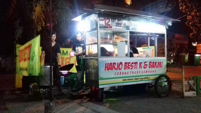 Harjo Bestik via Tribunnews, 1. Warung Pecel Solo, 2. Srabi Notosuman, 3. Soto Gading, 4. Sambal Tumpang Pecel Bu Kis, 5. Cambuk Rambak Solo, 6. Tahok Pak Citro Pasar Gede, 7. Tengkleng Bu Edi di Pasar Klewer, 8. Selat Segar Mbak Lies, 9. Sate Buntel Mbok Galak, 10. Es Gempol Pleret Pak Suhar, 11. Tahu Kupat “SARI” Pak Brewok, 12. Nasi Liwet Wongso Lemu (Not Rekomended Netizen, Harga Mahal dan Rasa Biasa Saja), 13. Sate Kere Yu Rebi, 14. Gudeg Ceker Margoyudan Bu Kasno, 15. Wedangan Pendhopo, 16. Es Dawet Telasih Bu Dermi di Pasar Gede, 17. Timlo, 18. Rumah Makan Bale Padi, 19. Pecel nDeso Solo, 20. Roemahkoe Resto, 21. Galabo Solo, 22. Sup Matahari Solo, 23. Mie Gajah Mas, 24. Ayam Tulang Dewa Cemara Dua di Solo Square, 25. Toko Roti Orion, 26. Selat Solo Mekar Sari, 27. Harjo Bestik, 28. Susu Shi Jack, 29. Sate Buntel Tambak Segaran, 30. Soto Seger Mbok Giyem Solo, 31. Selat viens Solo, 32. Tahu Kupat Sholihin ‘sido mampir’, 33. Torpedo Yu Rebi, 34. Es Krim Tentrem, 35. Pasar Malam Ngarsopuro, 36. Oh La Vita