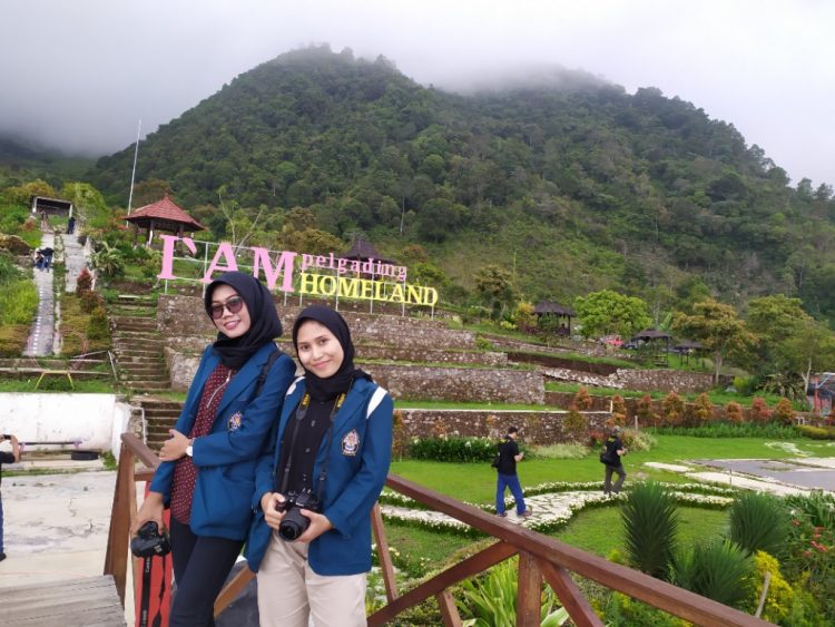 I’AMpelgading Homeland - tempat wisata di Bandungan, 1. Candi Gedong Songo, 2. New Bandungan Indah Waterpark and Family Resort, 3. Umbul Sidomukti, 4. Pondok Kopi Sidomukti, 5. Alun-alun Bandungan, 6. Vanaprastha Gedong Songo Park Perhutani, 7. Mawar CampGround, 8. Little Ranch, 9. Pasar Kembang Bandungan, 10. Gedong Pass, 11. King Garden Bandungan, 12. Legok Madu, 13. Taman Bunga Celosia, 14. I’AMpelgading Homeland, 15. Setiya Aji Flower Farm, 16. Ayana Gedong Songo, 17. Wisata Kampung Krisan Clapar, 18. Taman Bunga Gedong Songo, 19. Rumah Hobbit Ngasem Park, 20. Wisata Tandem Paralayang, 21. Susan Spa & Resort, 22. Pemancingan Bandungan, 23. Karaoke Bandungan, 24. Istana Kuliner – Wisata Kuliner Bandungan