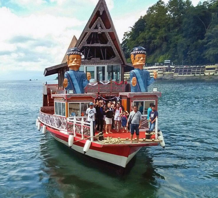 Kapal Pesiar Danau Toba sportourismid, 1. Parapat, 2. Pulau Samosir, 3. Pantai Lumban Slilintong Balige, 4. Kebun Bunga Sapo Juma Tongging, 5. Puncak Sidiangkat, Sidikalang, 6. Inna Parapat Hotel, 7. Gunung Pusuk Buhit, 8. Bukit Gajah Bobok, 9. Bukit Holbung Samosir, 10. Bukit Siadtaras, 11. Lembah Bakkara, 12. Kapal Pesiar Danau Toba, 13. Air Terjun Situmurun Binangalom, 14. Air Terjun Turunan Bolon, 15. Bukit Indah Simarjarunjung, 16. Desa Wisata Tomok, 17. Desa Tuktuk Siadong, 18. Pantai Batu Hoda, 19. Tanjung Unta, 20. Pantai Paropo, 21. Aek Rangat Pangururan, 22. Pemandian Bukit Gibeon, 23. Gunung Sibuatan