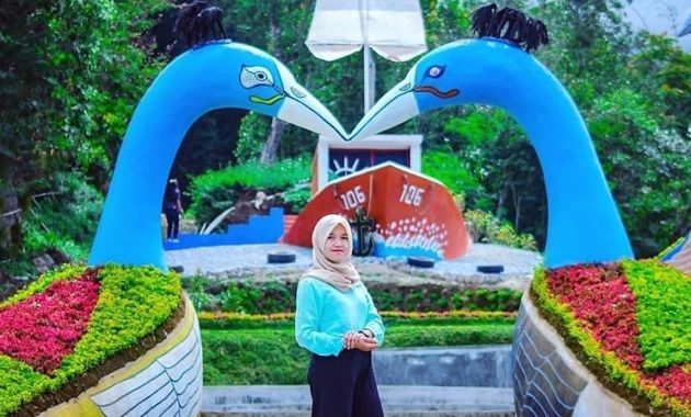 Legok Madu, 1. Candi Gedong Songo, 2. New Bandungan Indah Waterpark and Family Resort, 3. Umbul Sidomukti, 4. Pondok Kopi Sidomukti, 5. Alun-alun Bandungan, 6. Vanaprastha Gedong Songo Park Perhutani, 7. Mawar CampGround, 8. Little Ranch, 9. Pasar Kembang Bandungan, 10. Gedong Pass, 11. King Garden Bandungan, 12. Legok Madu, 13. Taman Bunga Celosia, 14. I’AMpelgading Homeland, 15. Setiya Aji Flower Farm, 16. Ayana Gedong Songo, 17. Wisata Kampung Krisan Clapar, 18. Taman Bunga Gedong Songo, 19. Rumah Hobbit Ngasem Park, 20. Wisata Tandem Paralayang, 21. Susan Spa & Resort, 22. Pemancingan Bandungan, 23. Karaoke Bandungan, 24. Istana Kuliner – Wisata Kuliner Bandungan
