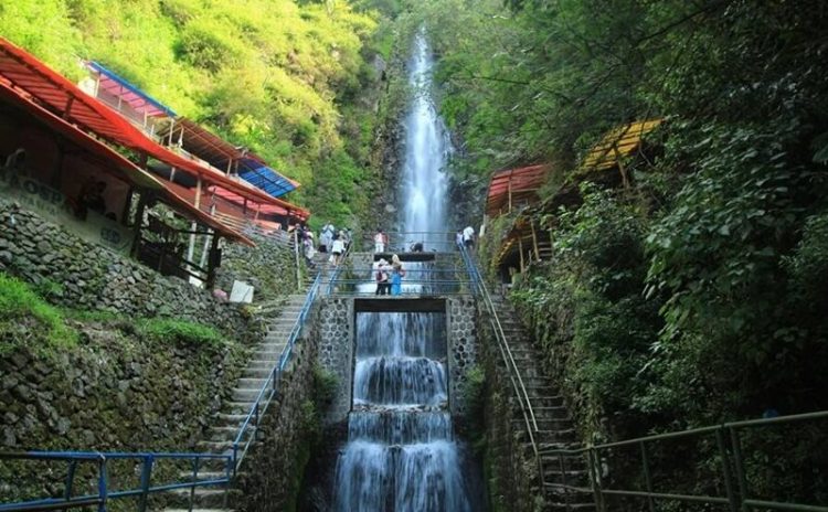 Menikmati Keindahan Air Terjun Tirtosari via twittercom, Lokasi Air Terjun Tirtosari Magetan, Rute Menuju Lokasi, Pesona Wisata Air Terjun Tirtosari Sarangan, Harga Tiket Masuk Air Terjun Tirtosari, Jam Operasional Air Terjun Tirtosari, Fasilitas Air Terjun Tirtosari, Pesona Wisata Air Terjun Tirtosari, Tips Liburan