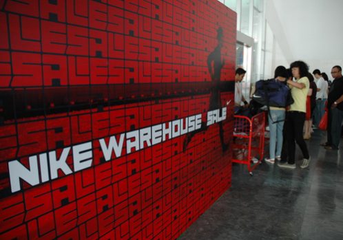 NIKE Warehouse Center, 1. Cargo Factory Outlet, 2. De Kosmo Factory Outlet, 3. NIKE Warehouse Center, 4. Pasar Johar, 5. Paragon Mall, 6. Kampung Batik, 7. Pasar Seni Kota Lama, 8. Kampoeng Semarang, 9. Pasar Semawis, 10. Pasar Gang Baru, 11. Kawasan Simpang Lima, 12. Fani House