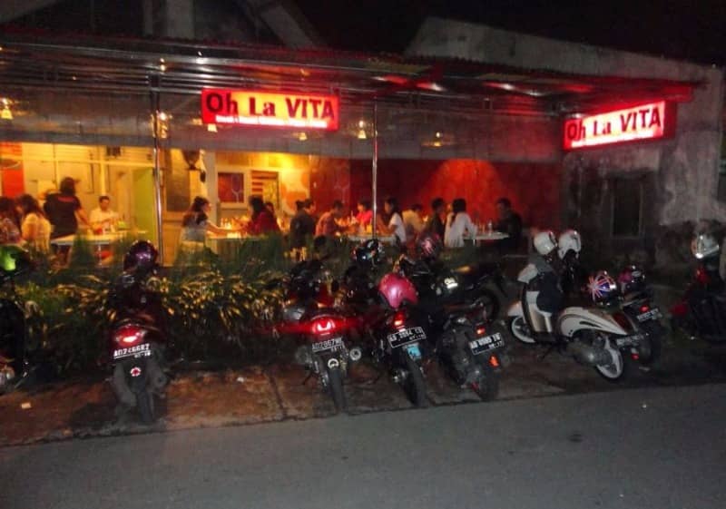 Oh La Vita, 1. Sate Buntel Bu Bejo Nikmatnya Tiada Tara, 2. Mantapnya Tengkleng Klewer Bu Edi, 3. Timlo Sastro Mantapnya Legendaris, 4. Selat Mbak Lies yang Sehat dan Nikmat, 5. Manis dan Legit Serabi Notosuman, 6. Tahok Pak Citro yang Yummie Banget, 7. Sate Kere Yu Rebi, 8. Segarnya Es Dawet Telasih Bu Dermi, 9. Brambang Asem Yu Sum, 10. Gudeg Gudeg Margoyudan BU KASNO, 11. Bebek Goreng H Slamet, 12. Warung Gongso Pusat, 13. Rumah Makan Oh La Vita, 14. OW Omah Wedangan, 15. Rumah Makan Dapur Solo, 16. Mang Engking Solo, 17. Rumah Makan Nini Thowong, 18. Rumah Makan Adem Ayem, 19. Tiga Tjeret Cafe Solo, 20. Menu Sate Kambing Mbok Galak solo, 21. Nasi Liwet Bu Wongso Lemu Solo, 22. Galabo Solo, 23. Ayam Bakar “Ojo Gelo”, 24. Bakso Alex, 25. Warung Gmah Ripah, 26. Wedangan Bung Klithik, 27. Mom Milk, 28. EAternity, 29. Kawasan Taman Sriwedari, 30. Daegu Korean Grill, 31. Niagara Sushi, 32. Bale Padi Resto, 33. Diamond Cafe, 34. Seafood Pak Petruk, 35. Sate Buntel Tambak Segaran, 36. Pasar Malam Ngarsopuro, 37. Selat Viens Solo, 38. Soto Gading, 39. Sambel Tumpang Bu Kis, 40. Tahu Kupat Solihin, 41. Bakso Kadipolo, 42. Tahu Kupat Pak Gombloh