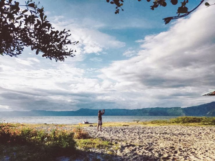 Pantai Batu Hoda via IG @ardenwiebowo, 1. Parapat, 2. Pulau Samosir, 3. Pantai Lumban Slilintong Balige, 4. Kebun Bunga Sapo Juma Tongging, 5. Puncak Sidiangkat, Sidikalang, 6. Inna Parapat Hotel, 7. Gunung Pusuk Buhit, 8. Bukit Gajah Bobok, 9. Bukit Holbung Samosir, 10. Bukit Siadtaras, 11. Lembah Bakkara, 12. Kapal Pesiar Danau Toba, 13. Air Terjun Situmurun Binangalom, 14. Air Terjun Turunan Bolon, 15. Bukit Indah Simarjarunjung, 16. Desa Wisata Tomok, 17. Desa Tuktuk Siadong, 18. Pantai Batu Hoda, 19. Tanjung Unta, 20. Pantai Paropo, 21. Aek Rangat Pangururan, 22. Pemandian Bukit Gibeon, 23. Gunung Sibuatan