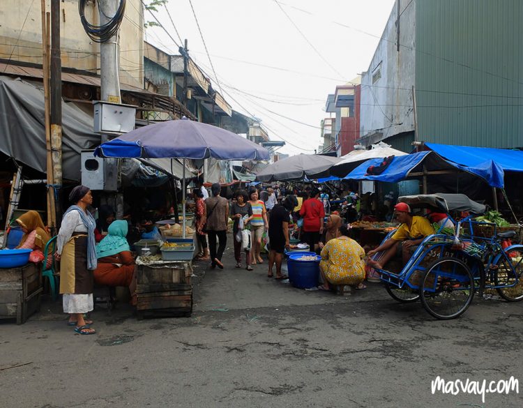 Pasar Gang Baru via Masvay - 12 Tempat Belanja di Semarang Populer & Ikonik, Wajib Dikunjungi, 1. Cargo Factory Outlet, 2. De Kosmo Factory Outlet, 3. NIKE Warehouse Center, 4. Pasar Johar, 5. Paragon Mall, 6. Kampung Batik, 7. Pasar Seni Kota Lama, 8. Kampoeng Semarang, 9. Pasar Semawis, 10. Pasar Gang Baru, 11. Kawasan Simpang Lima, 12. Fani House