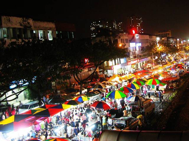 Pasar Malam Ngarsopuro via Jatengprovgoid, 1. Sate Buntel Bu Bejo Nikmatnya Tiada Tara, 2. Mantapnya Tengkleng Klewer Bu Edi, 3. Timlo Sastro Mantapnya Legendaris, 4. Selat Mbak Lies yang Sehat dan Nikmat, 5. Manis dan Legit Serabi Notosuman, 6. Tahok Pak Citro yang Yummie Banget, 7. Sate Kere Yu Rebi, 8. Segarnya Es Dawet Telasih Bu Dermi, 9. Brambang Asem Yu Sum, 10. Gudeg Gudeg Margoyudan BU KASNO, 11. Bebek Goreng H Slamet, 12. Warung Gongso Pusat, 13. Rumah Makan Oh La Vita, 14. OW Omah Wedangan, 15. Rumah Makan Dapur Solo, 16. Mang Engking Solo, 17. Rumah Makan Nini Thowong, 18. Rumah Makan Adem Ayem, 19. Tiga Tjeret Cafe Solo, 20. Menu Sate Kambing Mbok Galak solo, 21. Nasi Liwet Bu Wongso Lemu Solo, 22. Galabo Solo, 23. Ayam Bakar “Ojo Gelo”, 24. Bakso Alex, 25. Warung Gmah Ripah, 26. Wedangan Bung Klithik, 27. Mom Milk, 28. EAternity, 29. Kawasan Taman Sriwedari, 30. Daegu Korean Grill, 31. Niagara Sushi, 32. Bale Padi Resto, 33. Diamond Cafe, 34. Seafood Pak Petruk, 35. Sate Buntel Tambak Segaran, 36. Pasar Malam Ngarsopuro, 37. Selat Viens Solo, 38. Soto Gading, 39. Sambel Tumpang Bu Kis, 40. Tahu Kupat Solihin, 41. Bakso Kadipolo, 42. Tahu Kupat Pak Gombloh