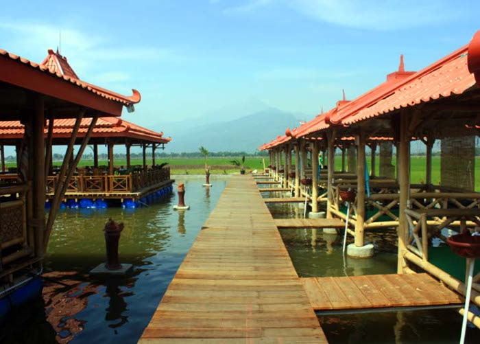1. Candi Gedong Songo, 2. New Bandungan Indah Waterpark and Family Resort, 3. Umbul Sidomukti, 4. Pondok Kopi Sidomukti, 5. Alun-alun Bandungan, 6. Vanaprastha Gedong Songo Park Perhutani, 7. Mawar CampGround, 8. Little Ranch, 9. Pasar Kembang Bandungan, 10. Gedong Pass, 11. King Garden Bandungan, 12. Legok Madu, 13. Taman Bunga Celosia, 14. I’AMpelgading Homeland, 15. Setiya Aji Flower Farm, 16. Ayana Gedong Songo, 17. Wisata Kampung Krisan Clapar, 18. Taman Bunga Gedong Songo, 19. Rumah Hobbit Ngasem Park, 20. Wisata Tandem Paralayang, 21. Susan Spa & Resort, 22. Pemancingan Bandungan, 23. Karaoke Bandungan, 24. Istana Kuliner – Wisata Kuliner Bandungan