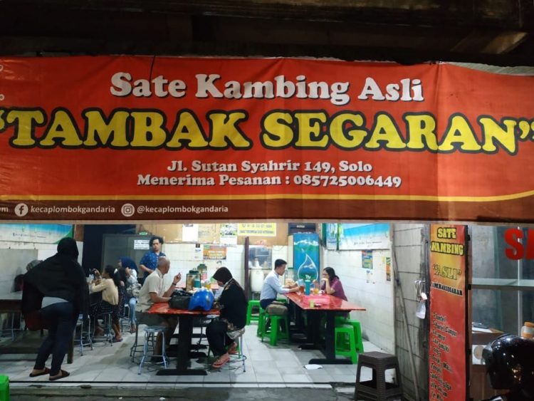 Sate Buntel Tambak Segaran via Surakarta, 1. Sate Buntel Bu Bejo Nikmatnya Tiada Tara, 2. Mantapnya Tengkleng Klewer Bu Edi, 3. Timlo Sastro Mantapnya Legendaris, 4. Selat Mbak Lies yang Sehat dan Nikmat, 5. Manis dan Legit Serabi Notosuman, 6. Tahok Pak Citro yang Yummie Banget, 7. Sate Kere Yu Rebi, 8. Segarnya Es Dawet Telasih Bu Dermi, 9. Brambang Asem Yu Sum, 10. Gudeg Gudeg Margoyudan BU KASNO, 11. Bebek Goreng H Slamet, 12. Warung Gongso Pusat, 13. Rumah Makan Oh La Vita, 14. OW Omah Wedangan, 15. Rumah Makan Dapur Solo, 16. Mang Engking Solo, 17. Rumah Makan Nini Thowong, 18. Rumah Makan Adem Ayem, 19. Tiga Tjeret Cafe Solo, 20. Menu Sate Kambing Mbok Galak solo, 21. Nasi Liwet Bu Wongso Lemu Solo, 22. Galabo Solo, 23. Ayam Bakar “Ojo Gelo”, 24. Bakso Alex, 25. Warung Gmah Ripah, 26. Wedangan Bung Klithik, 27. Mom Milk, 28. EAternity, 29. Kawasan Taman Sriwedari, 30. Daegu Korean Grill, 31. Niagara Sushi, 32. Bale Padi Resto, 33. Diamond Cafe, 34. Seafood Pak Petruk, 35. Sate Buntel Tambak Segaran, 36. Pasar Malam Ngarsopuro, 37. Selat Viens Solo, 38. Soto Gading, 39. Sambel Tumpang Bu Kis, 40. Tahu Kupat Solihin, 41. Bakso Kadipolo, 42. Tahu Kupat Pak Gombloh