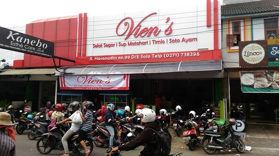 Selat viens Solo via Moneter, 1. Sate Buntel Bu Bejo Nikmatnya Tiada Tara, 2. Mantapnya Tengkleng Klewer Bu Edi, 3. Timlo Sastro Mantapnya Legendaris, 4. Selat Mbak Lies yang Sehat dan Nikmat, 5. Manis dan Legit Serabi Notosuman, 6. Tahok Pak Citro yang Yummie Banget, 7. Sate Kere Yu Rebi, 8. Segarnya Es Dawet Telasih Bu Dermi, 9. Brambang Asem Yu Sum, 10. Gudeg Gudeg Margoyudan BU KASNO, 11. Bebek Goreng H Slamet, 12. Warung Gongso Pusat, 13. Rumah Makan Oh La Vita, 14. OW Omah Wedangan, 15. Rumah Makan Dapur Solo, 16. Mang Engking Solo, 17. Rumah Makan Nini Thowong, 18. Rumah Makan Adem Ayem, 19. Tiga Tjeret Cafe Solo, 20. Menu Sate Kambing Mbok Galak solo, 21. Nasi Liwet Bu Wongso Lemu Solo, 22. Galabo Solo, 23. Ayam Bakar “Ojo Gelo”, 24. Bakso Alex, 25. Warung Gmah Ripah, 26. Wedangan Bung Klithik, 27. Mom Milk, 28. EAternity, 29. Kawasan Taman Sriwedari, 30. Daegu Korean Grill, 31. Niagara Sushi, 32. Bale Padi Resto, 33. Diamond Cafe, 34. Seafood Pak Petruk, 35. Sate Buntel Tambak Segaran, 36. Pasar Malam Ngarsopuro, 37. Selat Viens Solo, 38. Soto Gading, 39. Sambel Tumpang Bu Kis, 40. Tahu Kupat Solihin, 41. Bakso Kadipolo, 42. Tahu Kupat Pak Gombloh