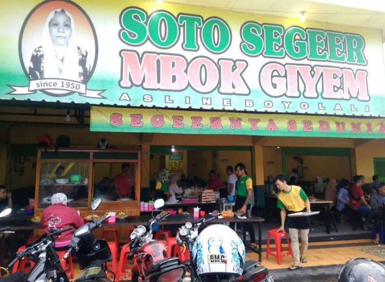 Soto Seger Mbok Giyem Solo via Sumber78, 1. Warung Pecel Solo, 2. Srabi Notosuman, 3. Soto Gading, 4. Sambal Tumpang Pecel Bu Kis, 5. Cambuk Rambak Solo, 6. Tahok Pak Citro Pasar Gede, 7. Tengkleng Bu Edi di Pasar Klewer, 8. Selat Segar Mbak Lies, 9. Sate Buntel Mbok Galak, 10. Es Gempol Pleret Pak Suhar, 11. Tahu Kupat “SARI” Pak Brewok, 12. Nasi Liwet Wongso Lemu (Not Rekomended Netizen, Harga Mahal dan Rasa Biasa Saja), 13. Sate Kere Yu Rebi, 14. Gudeg Ceker Margoyudan Bu Kasno, 15. Wedangan Pendhopo, 16. Es Dawet Telasih Bu Dermi di Pasar Gede, 17. Timlo, 18. Rumah Makan Bale Padi, 19. Pecel nDeso Solo, 20. Roemahkoe Resto, 21. Galabo Solo, 22. Sup Matahari Solo, 23. Mie Gajah Mas, 24. Ayam Tulang Dewa Cemara Dua di Solo Square, 25. Toko Roti Orion, 26. Selat Solo Mekar Sari, 27. Harjo Bestik, 28. Susu Shi Jack, 29. Sate Buntel Tambak Segaran, 30. Soto Seger Mbok Giyem Solo, 31. Selat viens Solo, 32. Tahu Kupat Sholihin ‘sido mampir’, 33. Torpedo Yu Rebi, 34. Es Krim Tentrem, 35. Pasar Malam Ngarsopuro, 36. Oh La Vita