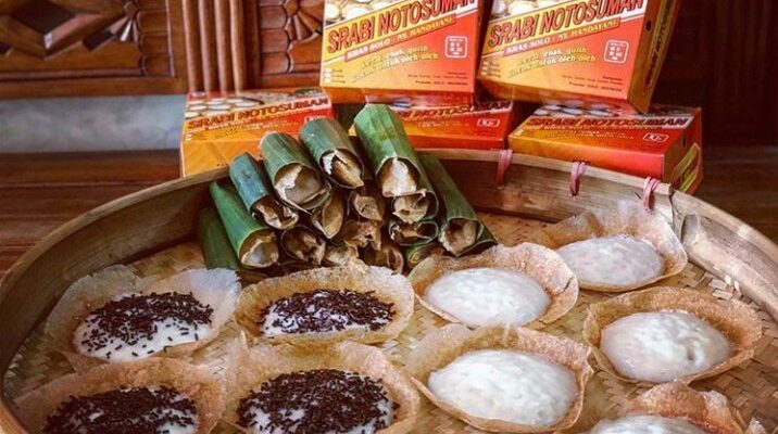 Srabi Notosuman via Elsamara, 1. Sate Buntel Bu Bejo Nikmatnya Tiada Tara, 2. Mantapnya Tengkleng Klewer Bu Edi, 3. Timlo Sastro Mantapnya Legendaris, 4. Selat Mbak Lies yang Sehat dan Nikmat, 5. Manis dan Legit Serabi Notosuman, 6. Tahok Pak Citro yang Yummie Banget, 7. Sate Kere Yu Rebi, 8. Segarnya Es Dawet Telasih Bu Dermi, 9. Brambang Asem Yu Sum, 10. Gudeg Gudeg Margoyudan BU KASNO, 11. Bebek Goreng H Slamet, 12. Warung Gongso Pusat, 13. Rumah Makan Oh La Vita, 14. OW Omah Wedangan, 15. Rumah Makan Dapur Solo, 16. Mang Engking Solo, 17. Rumah Makan Nini Thowong, 18. Rumah Makan Adem Ayem, 19. Tiga Tjeret Cafe Solo, 20. Menu Sate Kambing Mbok Galak solo, 21. Nasi Liwet Bu Wongso Lemu Solo, 22. Galabo Solo, 23. Ayam Bakar “Ojo Gelo”, 24. Bakso Alex, 25. Warung Gmah Ripah, 26. Wedangan Bung Klithik, 27. Mom Milk, 28. EAternity, 29. Kawasan Taman Sriwedari, 30. Daegu Korean Grill, 31. Niagara Sushi, 32. Bale Padi Resto, 33. Diamond Cafe, 34. Seafood Pak Petruk, 35. Sate Buntel Tambak Segaran, 36. Pasar Malam Ngarsopuro, 37. Selat Viens Solo, 38. Soto Gading, 39. Sambel Tumpang Bu Kis, 40. Tahu Kupat Solihin, 41. Bakso Kadipolo, 42. Tahu Kupat Pak Gombloh