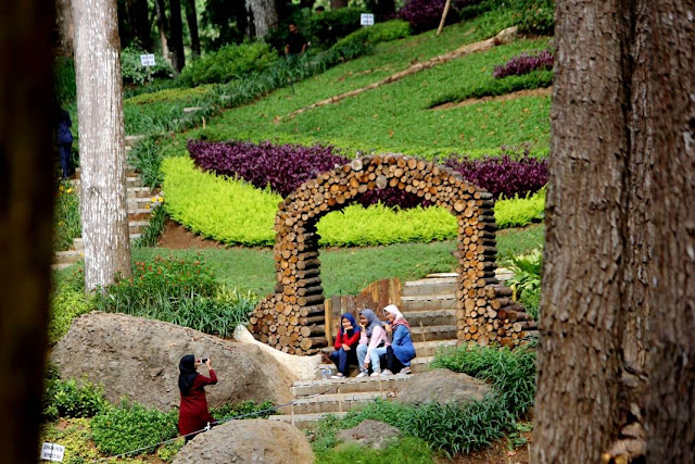 Taman Anggrek Tuwel Guci Foto Wulansari, 1. Pemandian Air Panas Guci, 2. Pantai Purwahamba Indah, 3. Tirta Waduk Cacaban , 4. Agro Wisata Loco Antik , 5. Curug Cantel Bumijawa, 6. Curug Putri , 7. Pantai Alam Indah, 8. Bahari Waterpark Tegal, 9. Wana Wisata Clirit View, 10. Rita Park, 11. Alun-alun Kota Tegal, 12. Taman Rakyat Slawi Ayu, 13. Guci Forest, 14. Sulaku Bumijawa Park, 15. Taman Anggrek Tuwel Guci, 16. Guciku Hot Waterboom, 17. The Baron Hill of Guci, 18. Waterboom Yogya, 19. Konsorsium Rumah Wayang, 20. Bukit Goa Lawa atau Bukit Batu Agung, 21. Danau Beko Margasari, 22. Jembatan Gantung Danawarih, 23. Kawasan Konservasi Karang Jeruk, 24. Wisata Kesehatan Jamu (WKJ) Kalibakung, 25. Monumen Bahari, 26. Curug Pitu Margasari, 27. Situs Manusia Purba Semedo, 28. Pantai Muarareja Indah, 29. Taman Poci, 30. Curug Jejeg, 31. Curug Luhur, 32. Curug Kembar, 33. Kolam Renang Samudra Slawi, 34. Bukit Rangkok Pagerwangi, 35. Kebun Melati Maribaya, 36. Curug Penganten, 37. Pacific Mall, 38. Bukit Bintang Guci, 39. Curug Sentul Cawitali, 40. Curug Jedor Guci, 41. Curug Longan, 42. Kolam Renang Hj. Muriyah Slawi, 43. Telaga Air Cempaka, 44. Gunung Tanjung